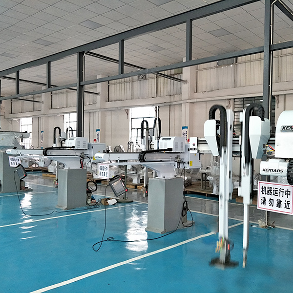 伺服机械手车间